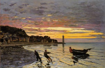 クロード・モネ Painting - オンフルール・クロード・モネの海岸へのボートの牽引